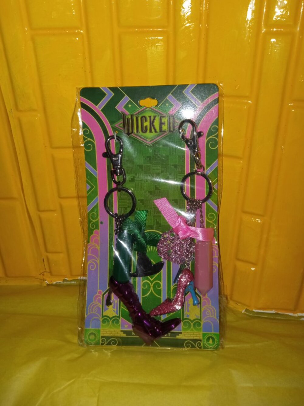 Wicked Elphaba & Glinda Icon Best Friend Keychain Set